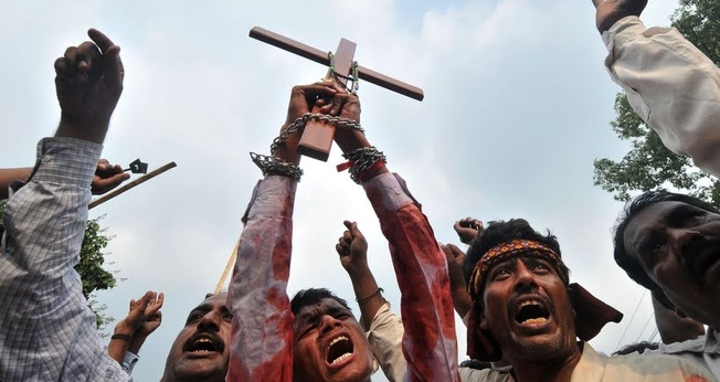 No Paquistão, Terroristas atacam casas de culto e reuniões religiosas. (Foto: AFP/ Arif Ali)