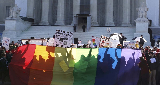 Americanos se sentem mais confortáveis com um presidente que se identifica homossexual.
