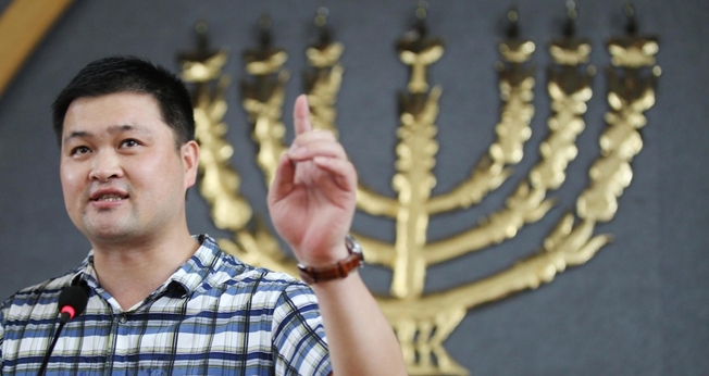 Pastor Huang Yizi, de 40 anos, preso por ir contra uma campanha de demolições de igrejas. (Scmp/ Simon Song)