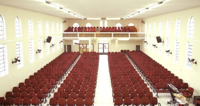 Cada vez mais pessoas religiosas na Escócia deixam de frequentar a igreja. (Foto: Reprodução)