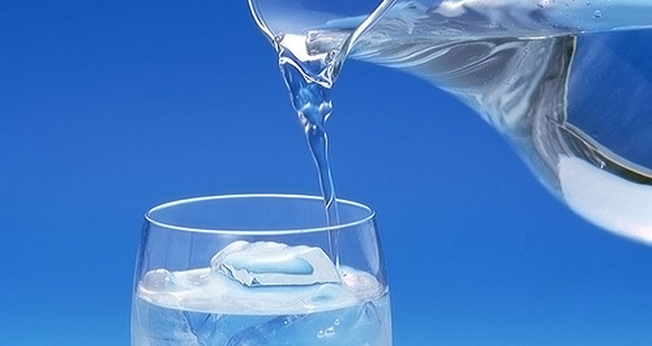 Não beber água causa desidratação