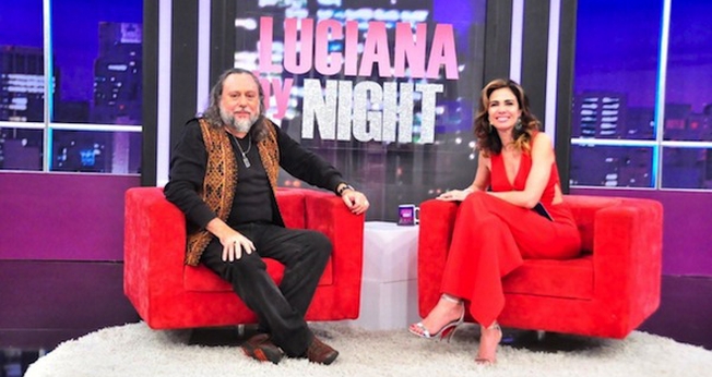 A apresentadora Luciana Gimenez recebeu em seu programa Luciana By Night o polêmico pastor Caio Fábio.