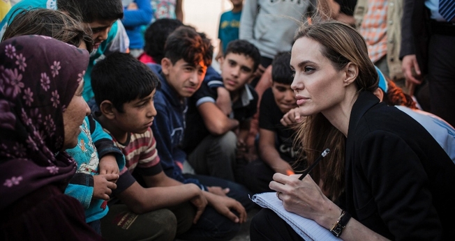 Angelina Jolie em campo de refugiados