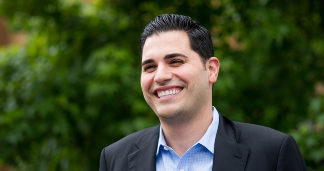 Mark Arabo, de 32 anos, é idealizador da Minority Humanitarian Foundation .(Foto: The Huffington Post)