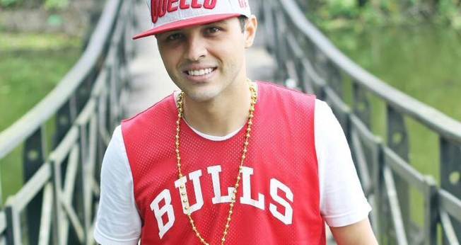 Gabriel canta desde os 14 anos, mas entendeu que seu dom serviria para pregar o Evangelho em 2010. (Foto: Reprodução/ Facebook)