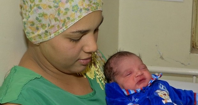  Mãe e filho estão internados no Hospital Geral Universitário, em Cuiabá, em observação. (Foto: G1)