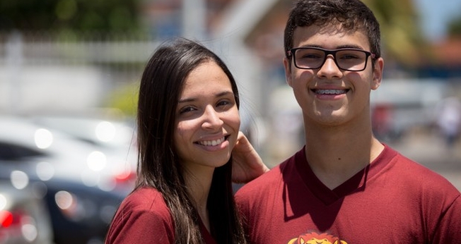 Vitória e Gabriel são da Igreja Adventista do Sétimo Dia e farão a prova do Enem às 19h