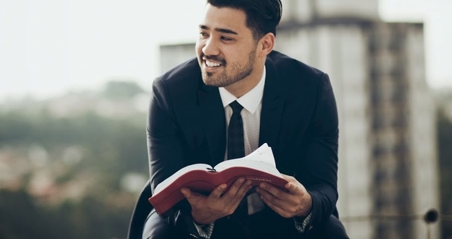 Daigo Takayama pretende distribuir discos cristãos de graça para japoneses