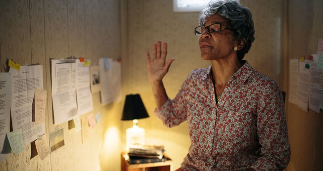 Cena do filme “Quarto de Guerra”, lançado nos cinemas brasileiros em dezembro do ano passado. (Foto: Divulgação)