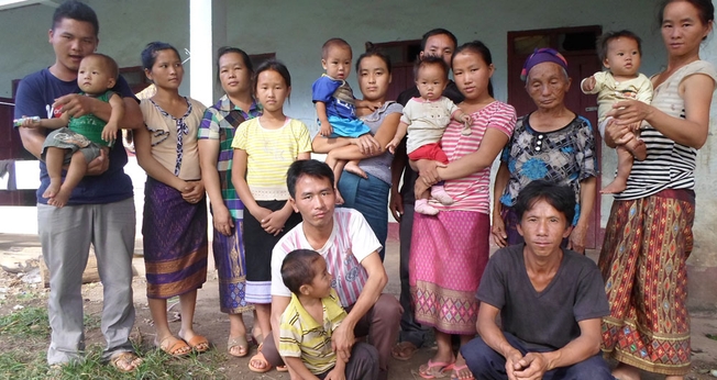 Famílias cristãs em Laos