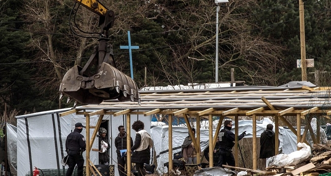 Cerca de 4 mil pessoas da Síria, Sudão e outros países estão abrigadas no campo. (Foto: Associated Press Photo)