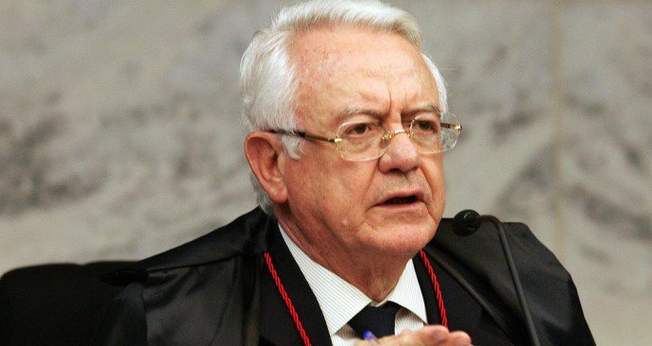 o ministro aposentado do Supremo Tribunal, Carlos Velloso aponta a liberação do aborto em casos de microcefalia como uma brutalidade.