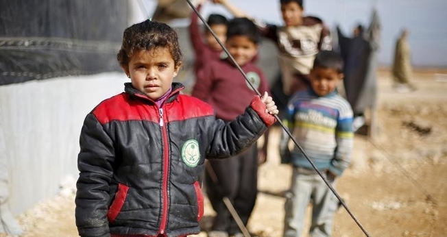 Crianças refugiadas sírias na cidade jordaniana de Mafraq, próximo a fronteira com a Síria. (Foto: Reuters/Muhammad Hamed)
