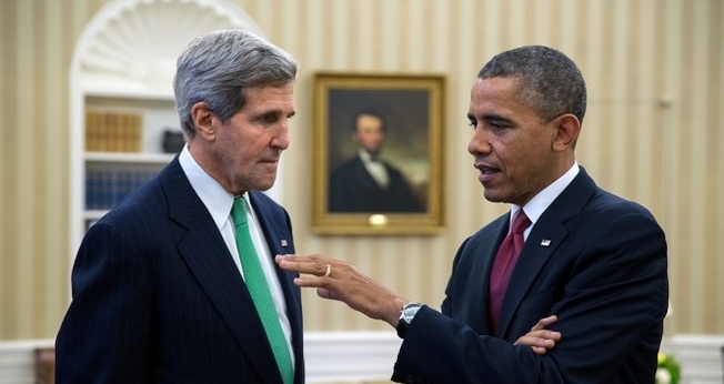 John Kerry (à esquerda) é o Secretário de Estado nomeado pelo presidente Barack Obama (à direita). Ambos têm sido pressionados para se posicionar sobre o genocídio que os cristãos estão sofrendo no Oriente Médio. (Foto: Casa Branca)