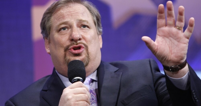 Pastor Rick Warren é líder da Igreja Saddleback, na Califórnia, idealizador do Ministério Propósitos e autor do best-seller "Uma Vida Com Propósitos". (Imagem: Reprodução / Youtube)