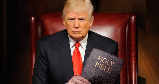 Donald Trump, único pré-candidato republicano à Casa Branca, lançou uma nova tradução da Bíblia. (Foto: Reprodução/Twitter)