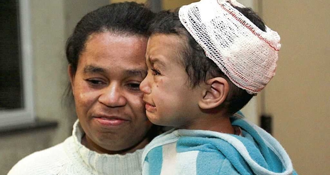 Vera Lúcia de Lima Jesus, 37, se desesperou ao ver dois de seus quatro filhos soterrados pelos escombros. (Foto: Claudinei Plaza/DGABC)