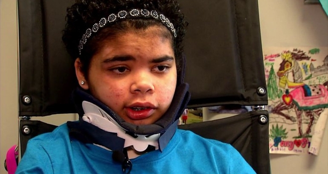 Kyla Roberts, de 14 anos, foi lançada para fora do carro em um grave acidente que aconteceu no dia 6 de março. (Foto: Reprodução/WTVR)