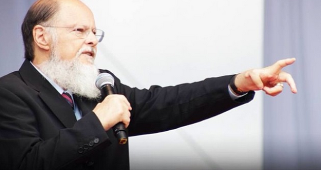A Igreja Universal é a que tem maior espaço na programação de canais como Rede TV! e Record. (Foto: Reprodução)