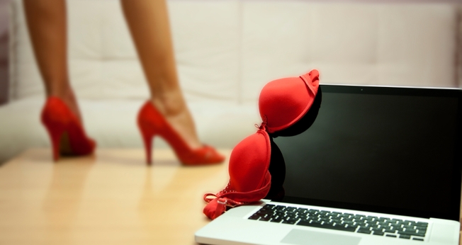 A maioria dos viciados em pornografia consomem conteúdos sexuais por meio dos "clickbaits”. (Foto: iStock/Getty Images)
