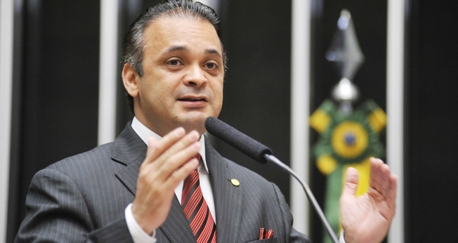 Roberto de Lucena é deputado federal pelo PV - SP e tem combatido a legalização das drogas no Brasil. (Foto: Divulgação)