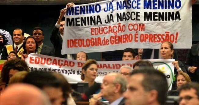 Protesto contra a ideologia de gênero em audiência pública na Câmara. (Foto: José Cruz/Agência Brasil))