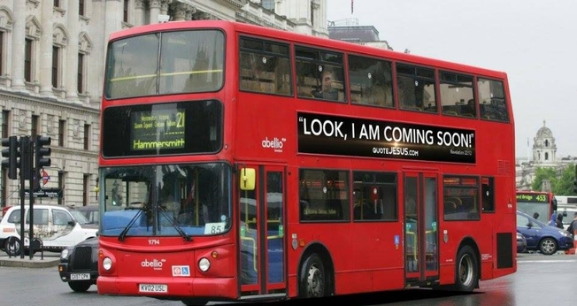 Ônibus exibe a mensagem “Vejam, eu venho logo!”, descrita em Apocalipse 22:12. (Foto: Divulgação/Quote Jesus)
