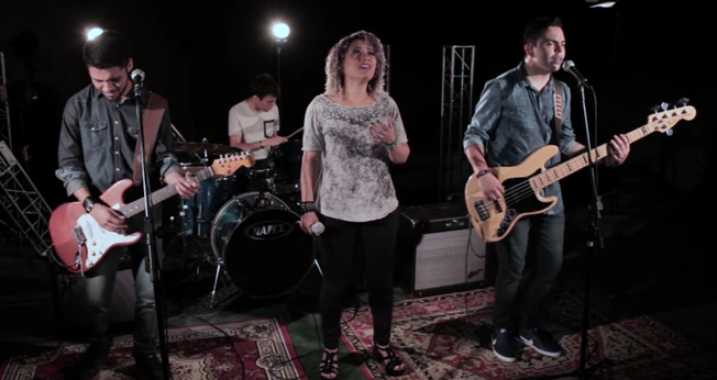 O clipe tem direção de Fábio Levi e produção de Daniel Santos. (Foto: Reprodução).