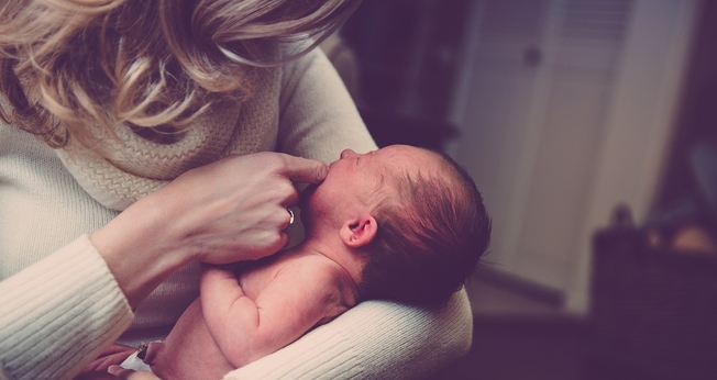 Imagem ilustrativa. Mãe recusou aborto e viu seu filho nascer saudável. (Foto: Pixabay)