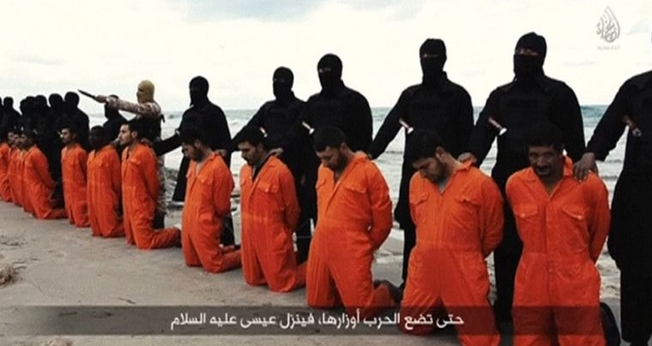 Estado Islâmico decapitou 21 cristãos em uma praia da Líbia, em fevereiro de 2015. (Imagem: Youtube)