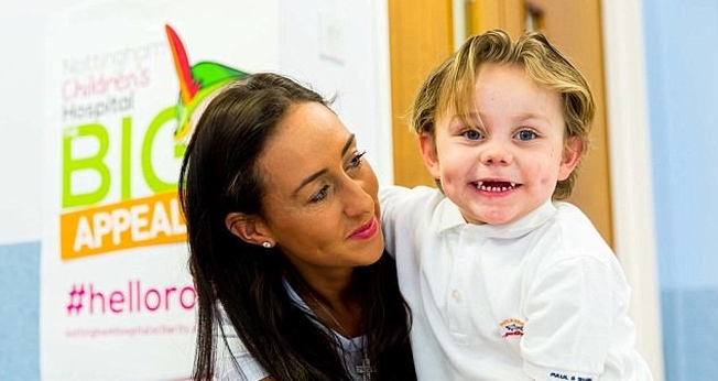 Roseann e seu filho John-Henry. (Foto: Newark Advertiser)