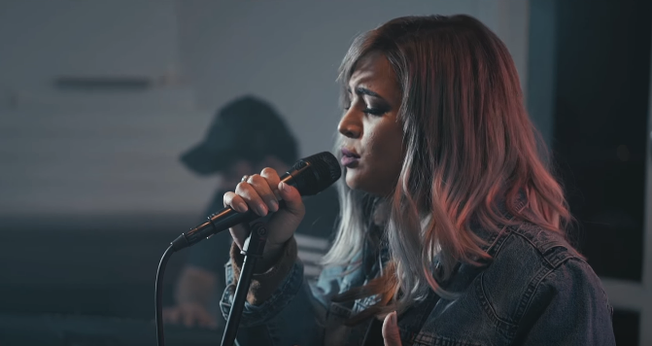 Daniela preparou os novos vídeos especialmente para os seus milhões de seguidores na web. (Foto: Reprodução).