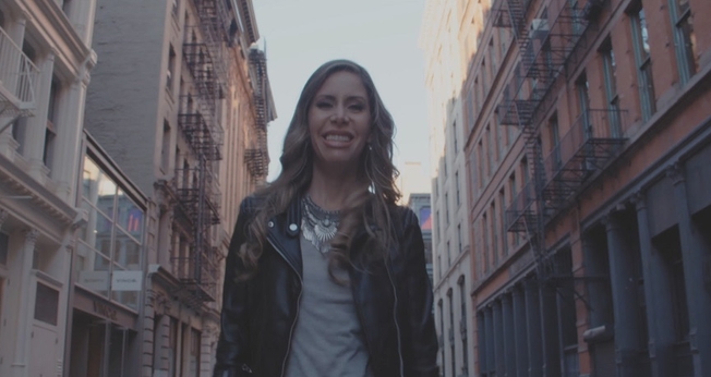 O clipe de “Deus Vai Realizar Meus Sonhos” foi gravado em Nova Iorque (EUA) com a direção de Marco Tulio. (Foto: Divulgação).