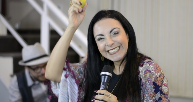 Cristina Mel tem 27 anos de carreira e está prestes a lançar seu próximo álbum para o público adulto. (Foto: Reprodução).