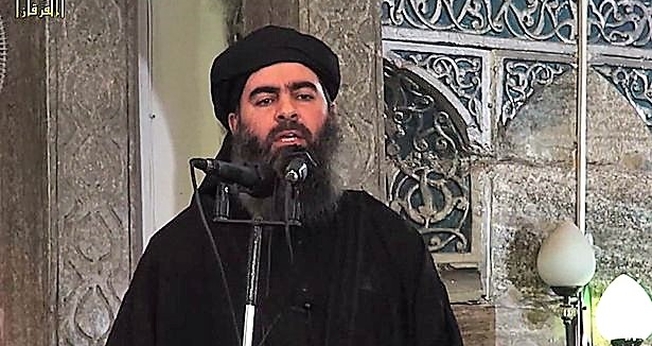 Lìder do Estado Islâmico, Abu Bakr al-Baghdadi em sua única aparição pública registrada. (Imagem: The Mirror)