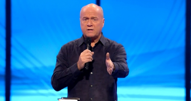Pastor Greg Laurie lidera a Harvest Christian Fellowship e investe em uma das maiores cruzadas evangelísticas do mundo. (Imagem: Youtube)