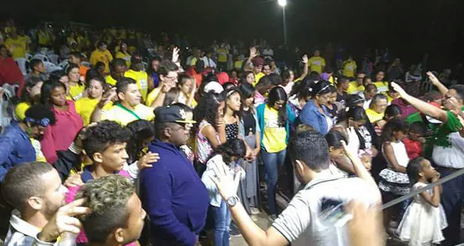 O “Culto da Vitória” contou com a presença de 580 pessoas e o batismo de 32 novos irmãos alcançados. (Foto: Missões Nacionais).