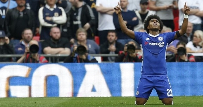 Willian é jogador do Chelsea e conta que sua fé o ajudou a lidar com a dor do falecimento de sua mãe. (Foto: O Tempo - Super FC)