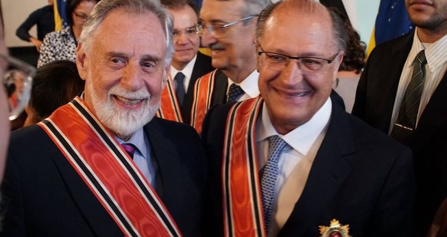 O pastor Carlos Alberto Bezerra recebeu de Alckmin a mais alta honraria de São Paulo. (Foto: Divulgação)