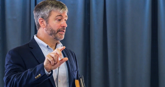 Paul conta que um grupo de ateus tentou atrapalhar sua pregação. (Foto: Reprodução).