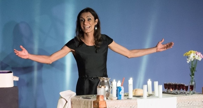 A atriz transexual Renata Carvalho apresenta um monólogo, no qual interpreta Jesus como estando na pele de um homem que decidiu se tornar mulher. (Foto: Saulo Ohara/Filo 2016/Divulgação)