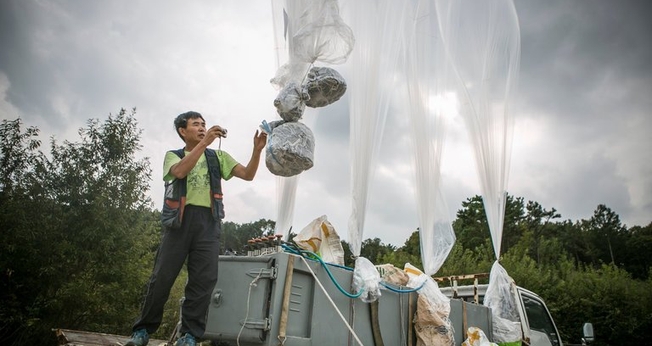 Jung é o fundador de um grupo chamado “Sem Cadeias”. (Foto: Jean Chung / NYT).