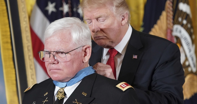 "Você ganhou toda a gratidão da nação", disse Trump. (Foto: Reprodução).