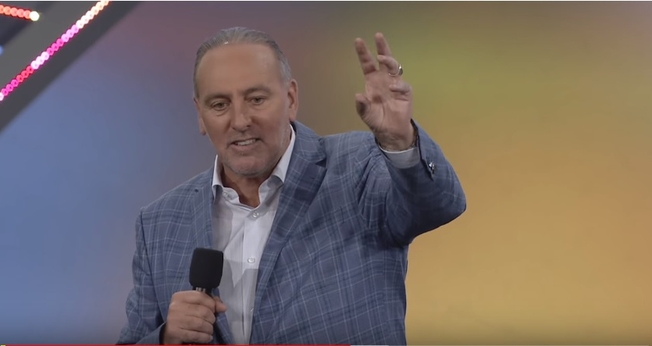 Pastor Brian Houston é o fundador da Igreja Hillsong, na Austrália. (Imagem: Youtube)