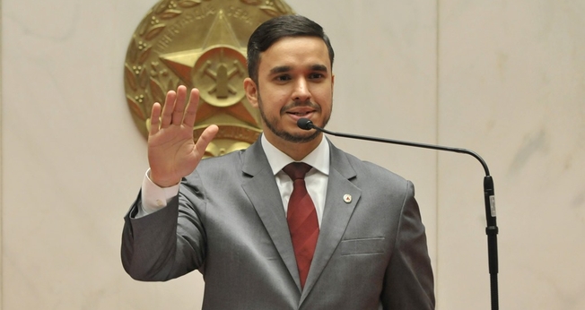 Léo Portela é deputado estadual, professor e pastor. (Foto: Reprodução).