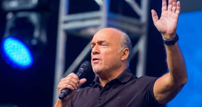 Greg Laurie é pastor da igreja Harvest Christian Fellowship, em Riverside, Califórnia. (Imagem: Youtube)