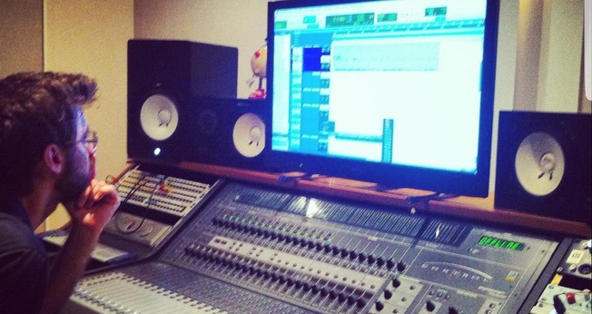 Júnior é casado com Daniela Sofia e pai de quatro filhos. (Foto: Reprodução).