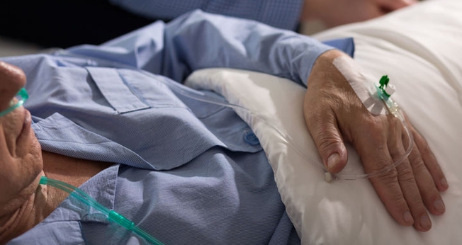 Imagem ilustrativa. Alec Rex ficou três semanas em coma após sofrer um acidente, mas teve uma experiência marcante com Deus. (Foto: 123rf)
