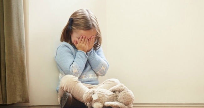John Stonestreet mostra fortes evidências sobre os perigos do tratamento em crianças, causando traumas físicos e psicológicos. (Foto: Reprodução).
