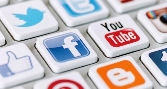 Internet e redes sociais. (Foto: fluentpr.co.uk)
